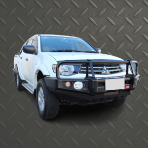 TRITON MN/ML 2010-2015: POST TYPE FRONT BUMPER REPLACEMENT BULLBAR